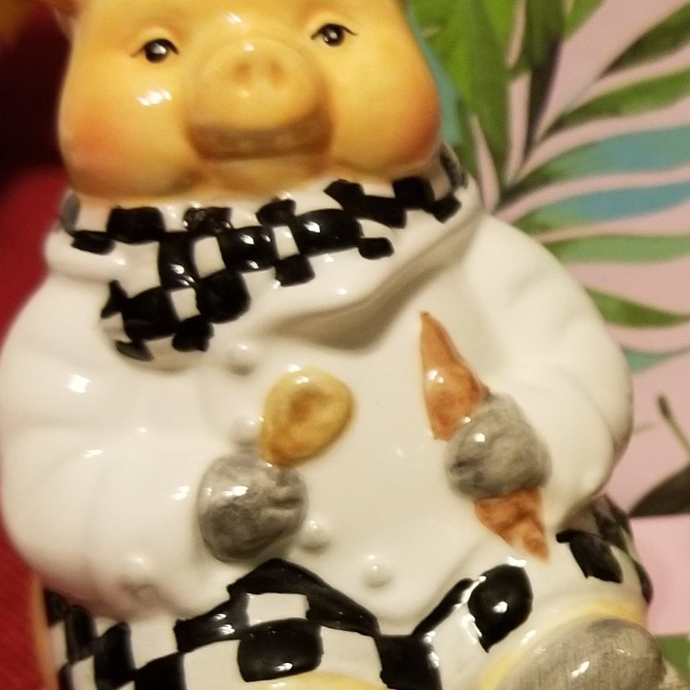 Pig Chef Salt & Pepper Shakers1999 by Young's Heartfelt Kitchen Creations - Picture 5 of 7